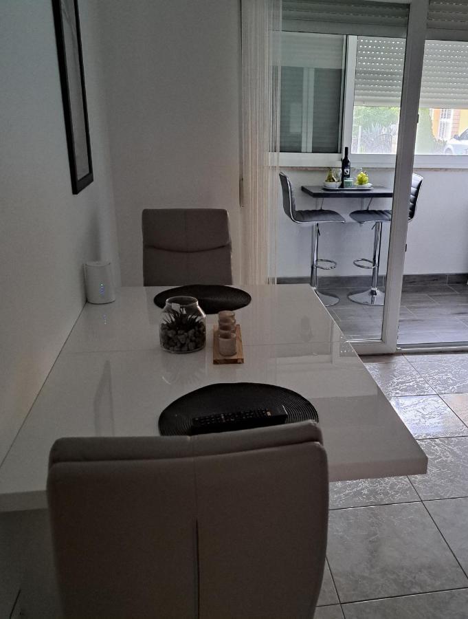 Mihaela Studio Apartmans 150M Near The Beach Kaštela 외부 사진